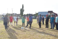 Wali Kota Pariaman Yota Balad membuka Open Tournament Mini Soccer IPJB Cup II di Lapangan Bola Kelurahan Jalan Baru, Minggu (3/8/2025). (Foto: Kominfo Pariaman)