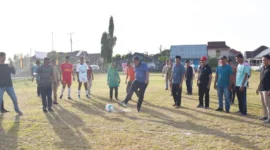 Wali Kota Pariaman Yota Balad membuka Open Tournament Mini Soccer IPJB Cup II di Lapangan Bola Kelurahan Jalan Baru, Minggu (3/8/2025). (Foto: Kominfo Pariaman)