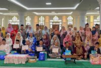 Sebanyak 15 pasangan dari berbagai kecamatan di Kota Padang resmi menikah dalam program “Nikah Bareng” se-Kota Padang pada Kamis (6/8/2025). (Foto: Diskominfo Padang)