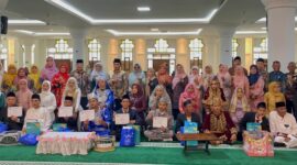 Sebanyak 15 pasangan dari berbagai kecamatan di Kota Padang resmi menikah dalam program “Nikah Bareng” se-Kota Padang pada Kamis (6/8/2025). (Foto: Diskominfo Padang)