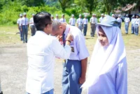 Asisten Pemerintahan dan Kesra Setdakab Dharmasraya, Iwan Zamrud membuka Diklat calon Paskibraka tingkat kabupaten, Minggu (3/8/2025). (Foto: Pemkab Dharmasraya)