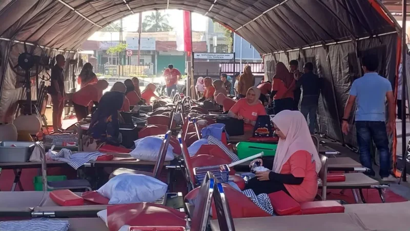 Dinas Perdagangan Padang menggelar aksi donor darah di halaman kantor dinas setempat, Kamis (7/8/2025). (Foto: Diskominfo Padang)