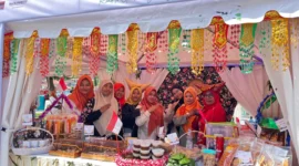 Pemko Padang menyediakan tenant gratis bagi pelaku UMKM untuk meramaikan event bertajuk “Taste of Padang Experience Market” di sepanjang Jalan Batang Arau, kawasan Kota Tua Padang. (Foto: Diskominfo Padang)