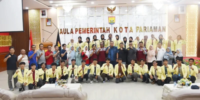 Wali Kota Pariaman, Yota Balad, melepas mahasiswa KKN Tematik UNP di Aula Balai Kota Pariaman, Sabtu (9/8/2025). (Foto: Kominfo Pariaman)