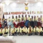 Wali Kota Pariaman, Yota Balad, melepas mahasiswa KKN Tematik UNP di Aula Balai Kota Pariaman, Sabtu (9/8/2025). (Foto: Kominfo Pariaman)