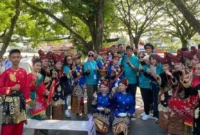 Delegasi ICCN 2025 disambut hangat dengan Tari Pasambahan dan Tari Piring di kawasan Gunung Padang, Kamis (7/8/2025). (Foto: Diskominfo Padang)
