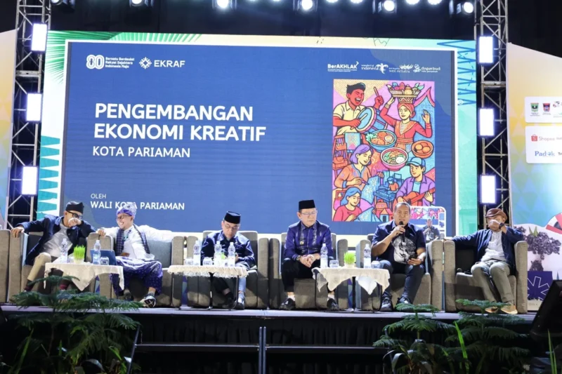 Wali Kota Pariaman Yota Balad memaparkan potensi ekonomi kreatif Kota Pariaman di Rakornas ICNN 2025 di Padang, Jumat (8/8/2025). (Foto: Diskominfo Pariaman)