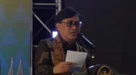 Staf Khusus Presiden Bidang Ekonomi Kreatif, Yovie Widianto menjadi keynote speaker di Rakornas ICCN, Jumat (8/8/2025). (Foto: Diskominfo Padang)