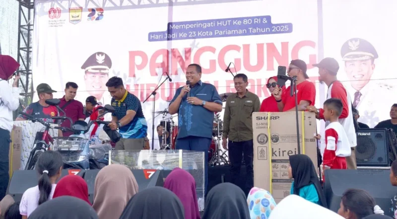 Pemko Pariaman menggelar Panggung Hiburan Rakyat di halaman Balaikota, Sabtu (9/8/2025). (Foto: Kominfo Pariaman)