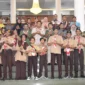 Wakil Wali Kota Pariaman Mulyadi bersama kontingen Kota Pariaman yang akan mengikuti PPBK Tingkat Nasional 2025. (Foto: Kominfo Pariaman)