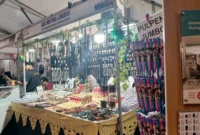 Stand-stand pelaku UMKM di pameran produk kreatif bertajuk Xporia di GOR Haji Agus Salim, Sabtu (9/8/2025). (Foto: Diskominfo Padang)