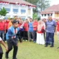 Pemko Pariaman menggelar perlombaan permainan olahraga rekreasi di Halaman Balai Kota Pariaman, Senin (11/8/2025). (Foto: Kominfo Pariaman)