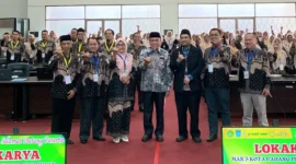 Wakil Wali Kota Padang, Maigus Nasir dalam Lokakarya Guru dan Tenaga Kependidikan (GTK) di Ruang Bagindo Aziz Chan, Balai Kota Padang, Kamis (14/8/2025). (Foto: Diskominfo Padang)