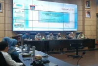 Wakil Wali Kota Padang Maigus Nasir saat Rapat Evaluasi Pelaksanaan Kegiatan Pembangunan Semester I 2025 di Ruang Abu Bakar Ja’ar, Balai Kota Aie Pacah, Kamis (14/8/2025). (Foto: Diskominfo Padang)