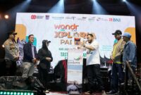 Wali Kota Padang, Fadly Amran meluncurkan super app Padang Mobile pada penutupan rangkaian HJK Padang ke-356 di GOR H Agus Salim, Minggu malam (10/8/2025). (Foto: Diskominfo Padang)