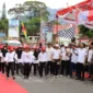 Wakil Wali Kota Padang Panjang, Allex Saputra melepas Lomba Gerak Jalan dalam rangka peringatan HUT ke-80 Kemerdekaan RI, Rabu (13/8/2025). (Foto: Kominfo Padang Panjang)