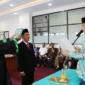 Wali Kota Pariaman, Yota Balad melantik Pimpinan PAW Baznas Kota Pariaman periode 2021–2026, di Ruang Rapat Wali Kota Pariaman, Kamis (14/8/2025). (Foto: Kominfo Pariaman)