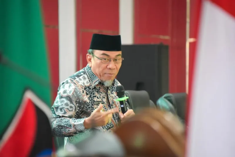 Wakil Wali Kota Padang Maigus Nasir menjadi pemateri Lokakarya MAN 3 Padang Plus Keterampilan bagi para GTK di Ruang Bagindo Aziz Chan, Balai Kota Padang, Aie Pacah, Kamis (14/8/2025). (Foto: Prokopim Padang)