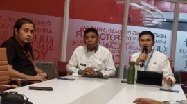 Ketua Panitia HJK Padang ke-356, Didi Aryadi didampingi Kepala Dispar Padang, Yudi Indra Syani memaparkan rangkaian kegiatan perayaan HJK Padang ke-356 di Gedung Youth Center, Jumat (1/8/2025). (Foto: Eko Syaf)
