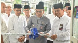Wakil Wali Kota Padang, Maigus Nasir meresmikan Masjid Ar-Raudhah di Kampung Kalawi Timur RT 04 RW 06, Kelurahan Lubuk Lintah, Kecamatan Kuranji, Jumat (1/8/2025). (Foto: Prokopim Padang)