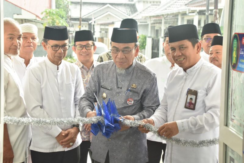 Wakil Wali Kota Padang, Maigus Nasir meresmikan Masjid Ar-Raudhah di Kampung Kalawi Timur RT 04 RW 06, Kelurahan Lubuk Lintah, Kecamatan Kuranji, Jumat (1/8/2025). (Foto: Prokopim Padang)