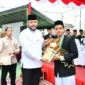 Wali Kota Padang, Fadly Amran memimpin prosesi Wisuda Akbar Pondok Tahfiz Daarul Quran Padang 2025 di Lapangan Serbaguna Komplek Dangau Teduh, Kelurahan Cangkeh Nan XX, Kecamatan Lubeg, Minggu (10/8/2025). (Foto: Prokopim Padang)