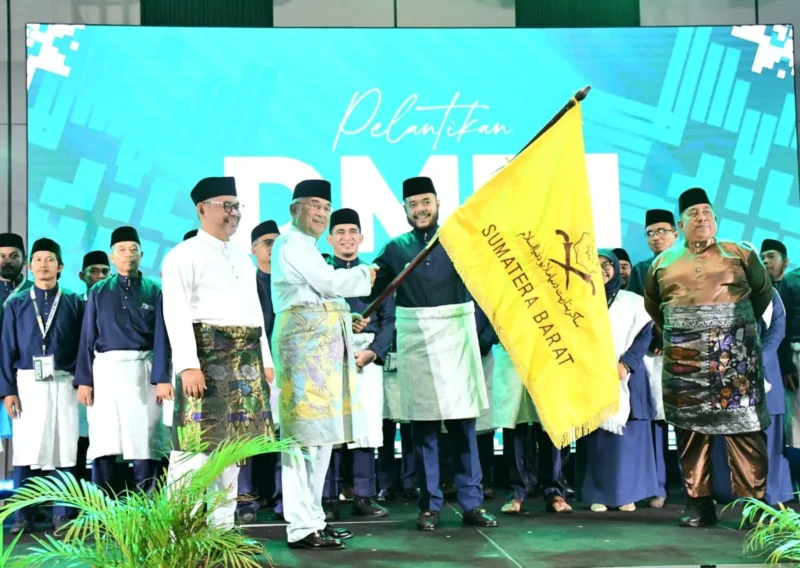 Yang di-Pertua Negeri Melaka melantik Fadly Amran sebagai Ketua DMDI Sumbar periode 2025-2030 di Hotel Santika, Jumat (8/8/2025). 