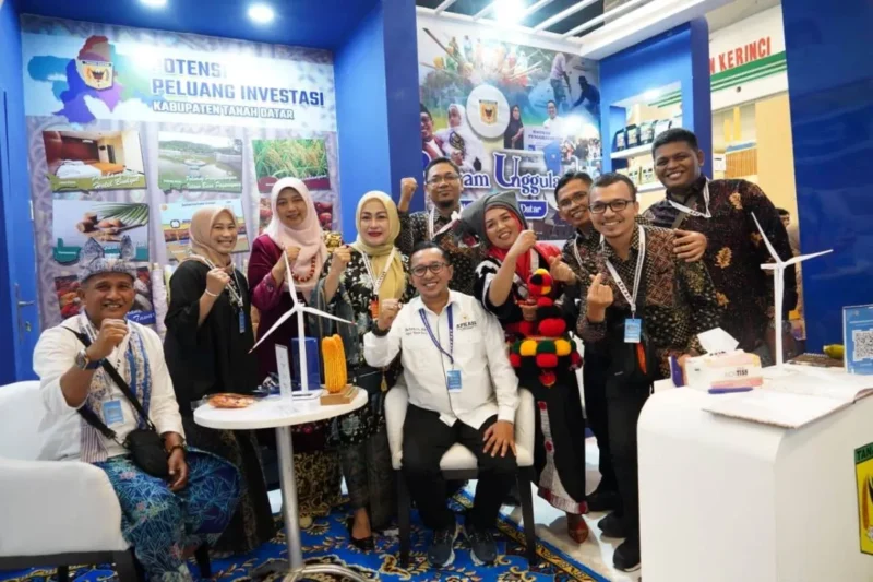 Bupati Tanah Datar Eka Putra menghadiri APKASI Ekonomi Expo 2025 di ICE BSD, Kabupaten Tangerang, Kamis (28/8/2025). (Foto: Prokopim Tanah Datar)