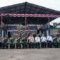 Menkes Budi Gunadi Sadikin foto bersama Menteri Pertahanan Sjafrie Sjamsoeddin dalam kunjungan ke Marshall Area Yonif TP 843 Patriot Yudha Vikasa, Cibitung, Kabupaten Bekasi, Rabu (20/8). (Foto: Kemenkes)