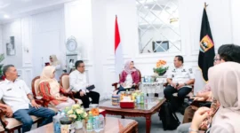 Wali Kota Pariaman Yota Balad menyambut Kepala Pusarpedal Kementerian LHK di ruang kerjanya, Rabu (27/8/2025). (Foto: Kominfo Pariaman)