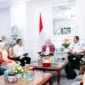 Wali Kota Pariaman Yota Balad menyambut Kepala Pusarpedal Kementerian LHK di ruang kerjanya, Rabu (27/8/2025). (Foto: Kominfo Pariaman)