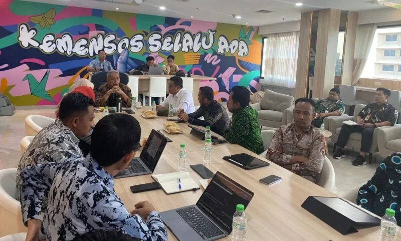 Wali Kota Padang Panjang, Hendri Arnis bersama Wakil Wali Kota, Allex Saputra melakukan audiensi dengan Wamensos, Agus Jabo Priyono, di Jakarta Selasa (26/8/2025). (Foto: Kominfo Padang Panjang)