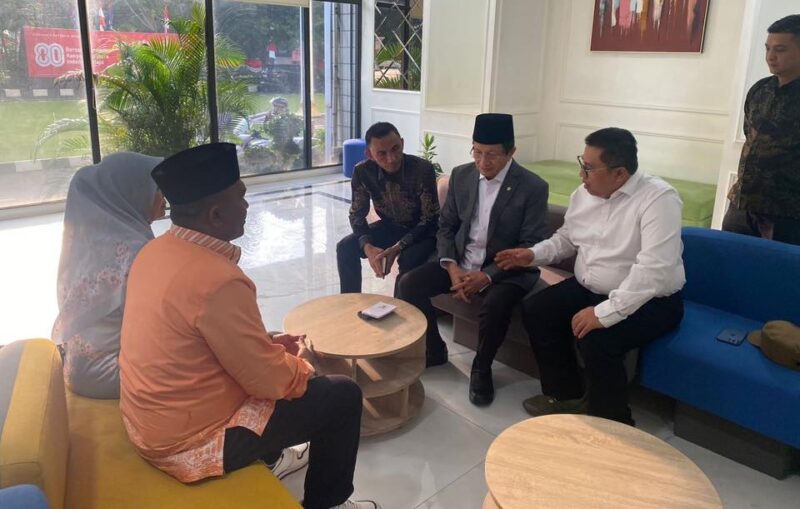 Wali Kota Padang Panjang, Hendri Arnis bersama Wakil Wali Kota Allex Saputra dan Kepala Kantor Kemenag Mukhlis M melakukan audiensi dengan Menag RI, Nasaruddin Umar, di Kantor Kemenag, Selasa (26/8/2025). (Foto: Kominfo Padang Panjang)