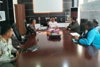 Bupati Padang Pariaman, John Kenedy Azis, menerima kunjungan Kepala BPTD Kelas II Sumbar, Deddy Gusman, di ruang rapat kantor bupati, Kamis (14/8/2025). (Foto: Kominfo Padang Pariaman)