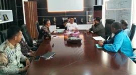 Bupati Padang Pariaman, John Kenedy Azis, menerima kunjungan Kepala BPTD Kelas II Sumbar, Deddy Gusman, di ruang rapat kantor bupati, Kamis (14/8/2025). (Foto: Kominfo Padang Pariaman)