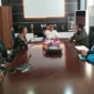 Bupati Padang Pariaman, John Kenedy Azis, menerima kunjungan Kepala BPTD Kelas II Sumbar, Deddy Gusman, di ruang rapat kantor bupati, Kamis (14/8/2025). (Foto: Kominfo Padang Pariaman)