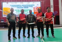 Duet Erianto–Buya Iskandar melaju ke final Turnamen Badminton Eksekutif–Legislatif HJK Padang 356 usai menang meyakinkan di semifinal. (Foto: Diskominfo Padang)