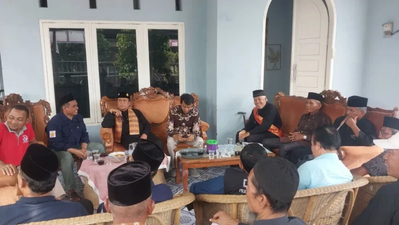 Badupari Padang, Zulhendri Ismed saat kegiatan balanjuang syukuran peringatan HUT ke-80 Kemerdekaan RI di Markas Badupari, Kelurahan Pasar Ambacang, Senin (18/8/2025). (Foto: Diskominfo Padang)