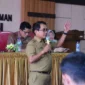 Bupati John Kenedy Azis saat pertemuan dengan ratusan calon P3K kategori R3 dan R4 tenaga kesehatan se-Kabupaten Padang Pariaman di Aula Dinas Kesehatan, Parit Malintang, Senin (25/8/2025). (Foto: Kominfo Padang Pariaman)