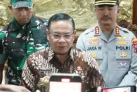 Bupati Pati, Sudewo saat memberikan keterangan terkait pembatalan kebijakan kenaikan PBB-P2. (Foto: IG @humaspati)