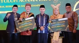 Dua Penyuluh Agama Islam Sumbar berhasil meraih juara terbaik nasional di ajang Penais Award 2025, Senin (25/8). (Foto: Kemenag Sumbar)