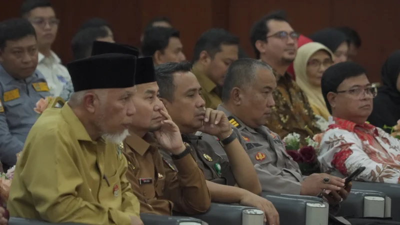 Wakil Wali Kota Bukittinggi, Ibnu Asis menghadiri Seminar Kebangsaan Bung Hatta di Auditorium UPT Perpustakaan Proklamator Bung Hatta, Selasa (12/8/2025). (Foto: Pemko Bukittinggi)