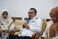 Bupati Tanah Datar Eka Putra saat audiensi dan diskusi bersama Komunitas Lentera Tanah Datar di Gedung Indo Jolito, Batusangkar, Rabu (6/8/2025). (Foto: Prokopim Tanah Datar)