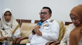 Bupati Tanah Datar Eka Putra saat audiensi dan diskusi bersama Komunitas Lentera Tanah Datar di Gedung Indo Jolito, Batusangkar, Rabu (6/8/2025). (Foto: Prokopim Tanah Datar)