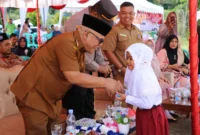 Pemkab Pasbar menggelar Festival Literasi Pasbar 2025 di Halaman Gedung Perpustakaan Daerah, Selasa (12/8/2025). (Foto: Diskominfo Pasbar)
