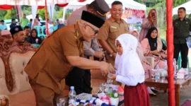 Pemkab Pasbar menggelar Festival Literasi Pasbar 2025 di Halaman Gedung Perpustakaan Daerah, Selasa (12/8/2025). (Foto: Diskominfo Pasbar)