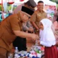 Pemkab Pasbar menggelar Festival Literasi Pasbar 2025 di Halaman Gedung Perpustakaan Daerah, Selasa (12/8/2025). (Foto: Diskominfo Pasbar)