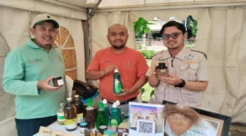 Bank Sampah Insan Oke mengolah minyak jelantah menjadi produk bernilai ekonomi. (Foto: Diskominfo Padang)