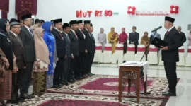 Gubernur Sumbar Mahyeldi Ansharullah melantik 14 Pejabat Pimpinan Tinggi Pratama di lingkungan Pemprov Sumbar, Sabtu (23/8/2025). (Foto: ADPSB)