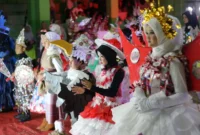Disporapar Padang Panjang menggelar fashion show dalam rangka memeriahkan HUT ke-80 RI di GOR Bancalaweh, Kamis (14/8/2025). (Foto: Diskominfo Padang Panjang)